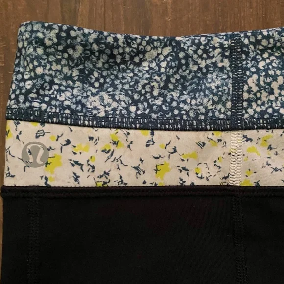 Lululemon Flare Yoga Pants Leggings Sz 6 - Picture 2 of 6